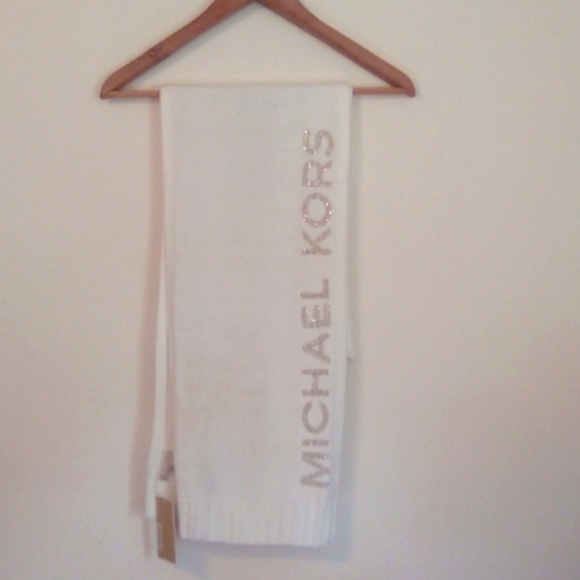 MICHAEL Michael Kors Accessories - MICHAEL Michael Kors NWT Cream and Gold Winter Scarf